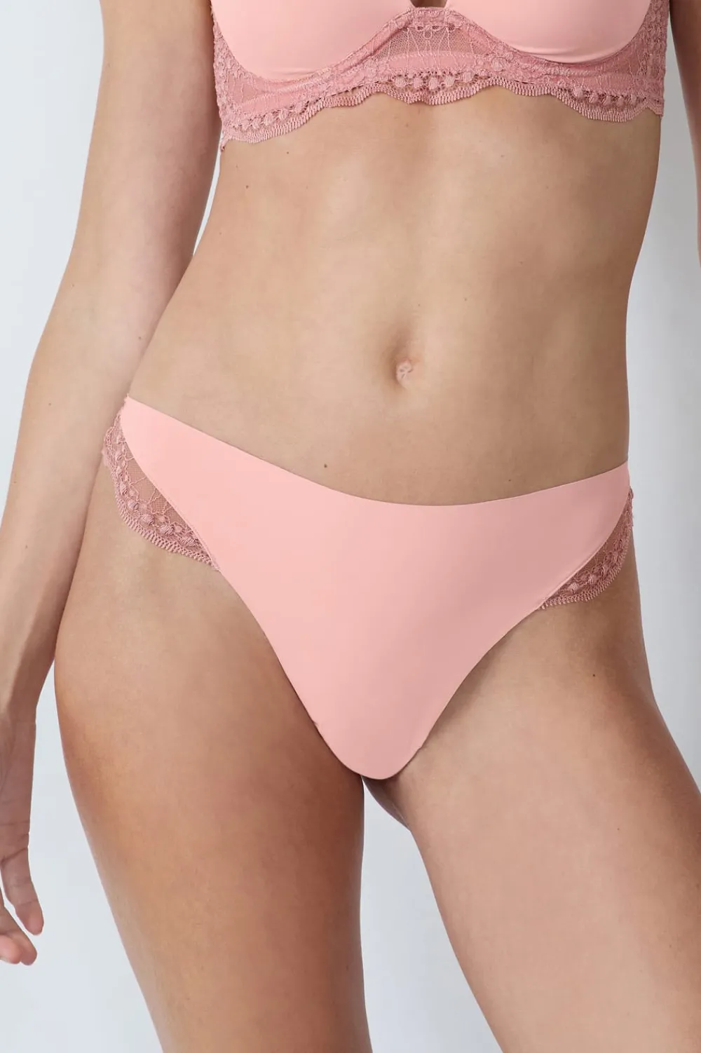 Online ETAM Tanga de microfibra y encaje ROSA