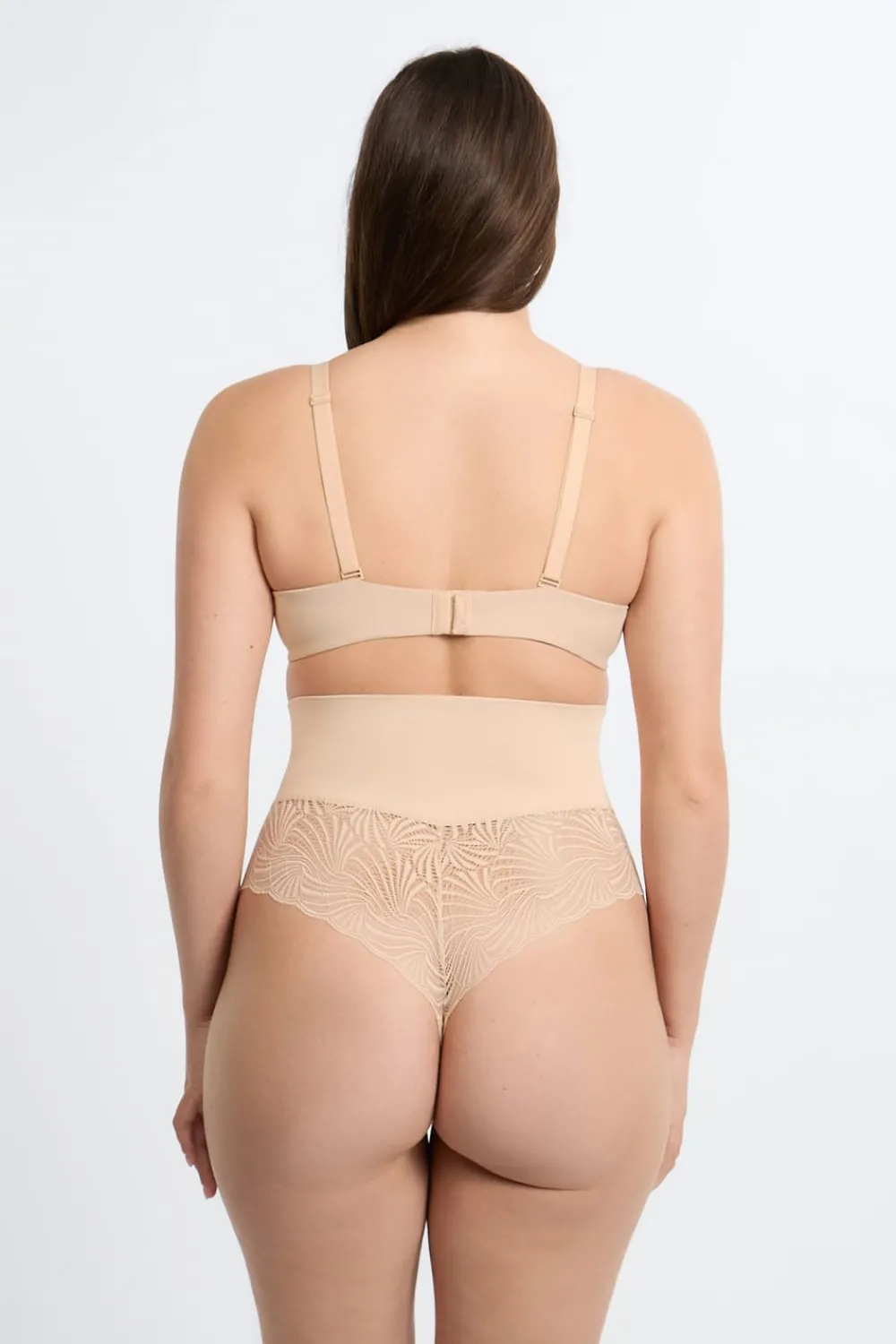 ETAM Tanga de talle alto moldeador con detalles de encaje - Sujeción media C.BEIGE