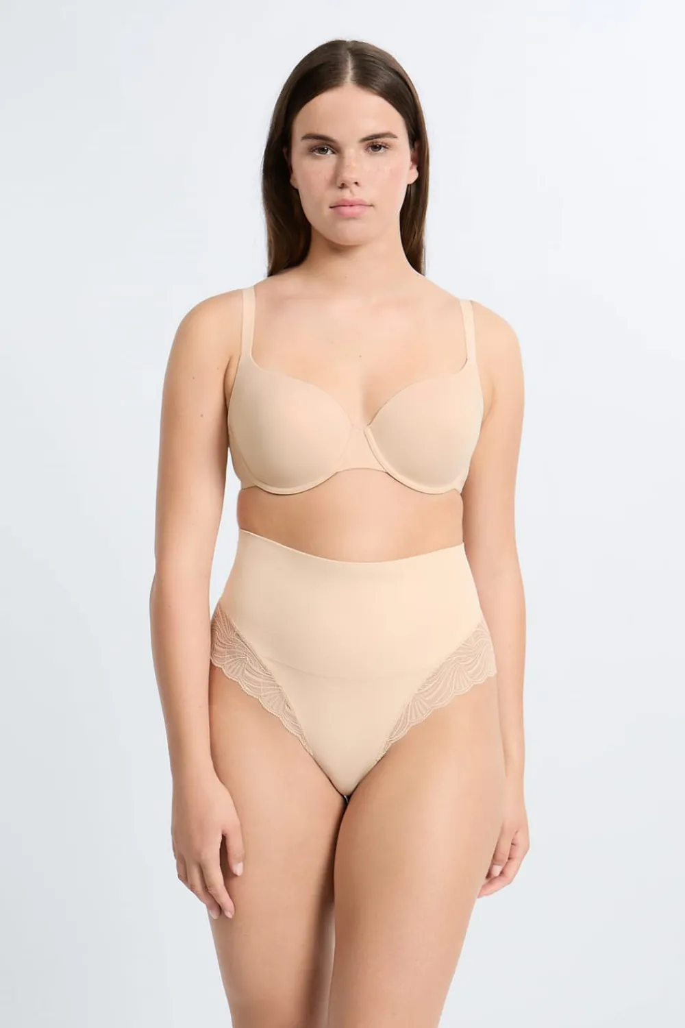 ETAM Tanga de talle alto moldeador con detalles de encaje - Sujeción media C.BEIGE