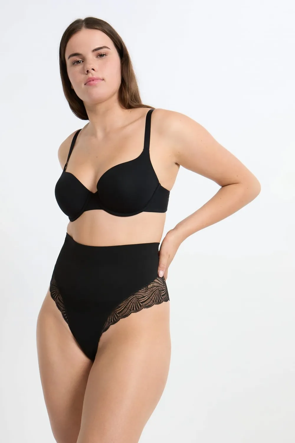 ETAM Tanga de talle alto moldeador con detalles de encaje - Sujeción media NEGRO