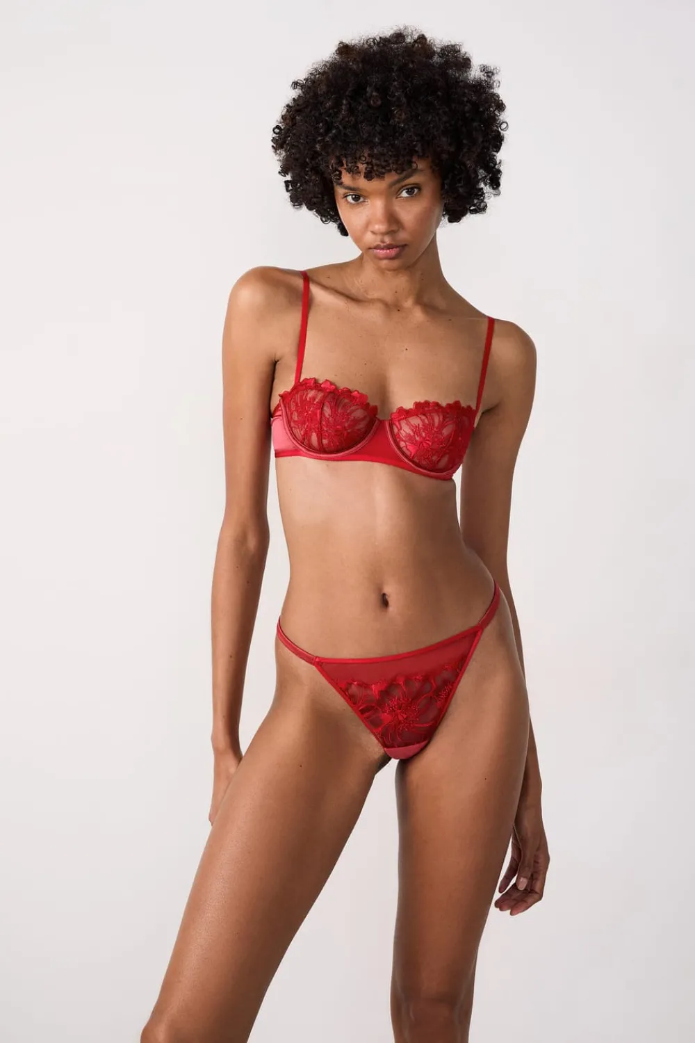 New ETAM Tanga de tul bordado ROJO