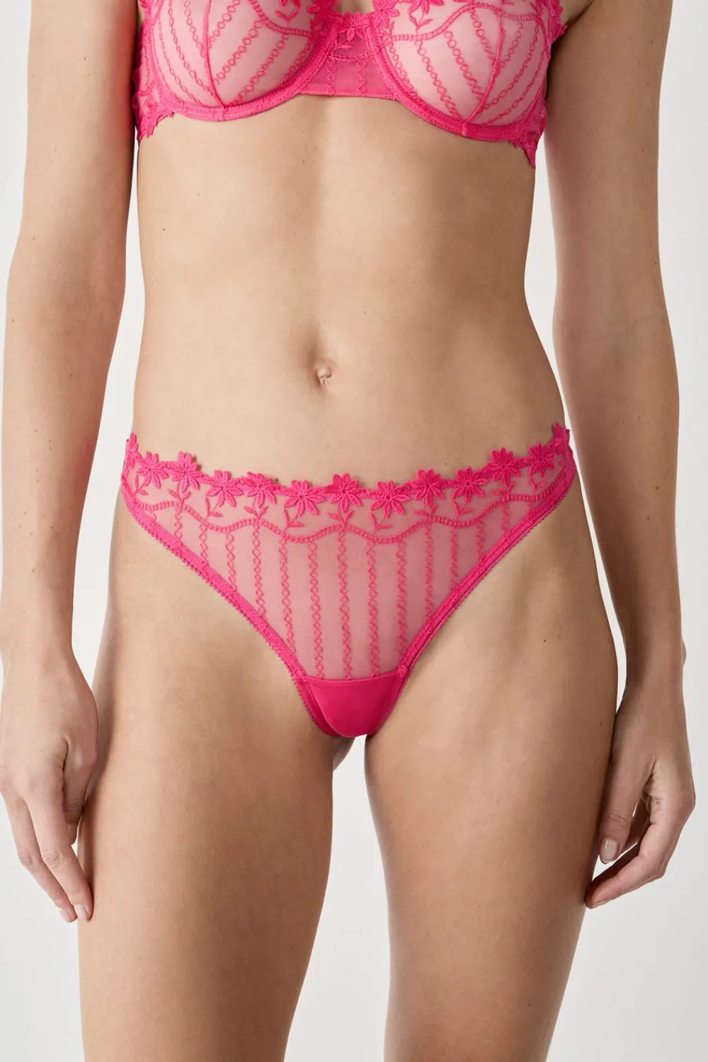 Discount ETAM Tanga de tul con bordado floral FUCSIA