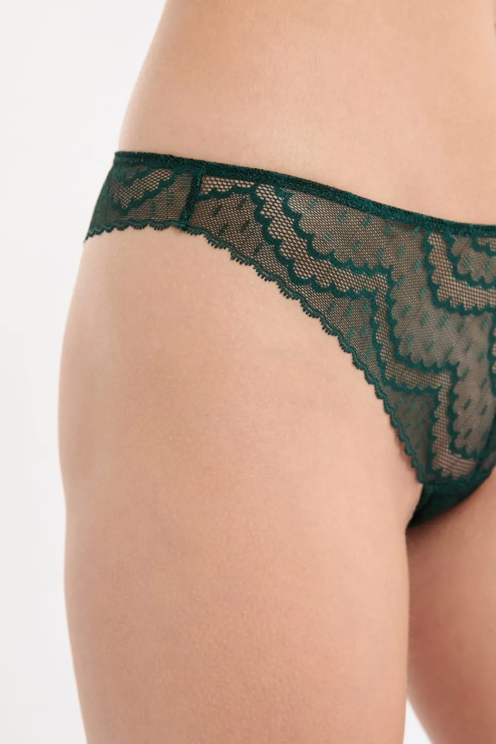 ETAM Tanga en dentelle EMERAUDE