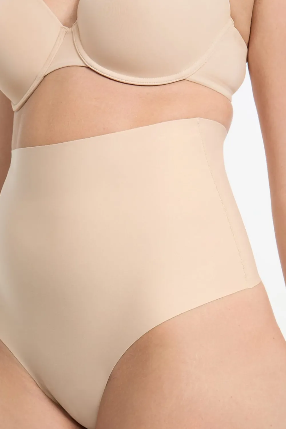 Sale ETAM Tanga moldeador - fuerte sujeción BEIGE