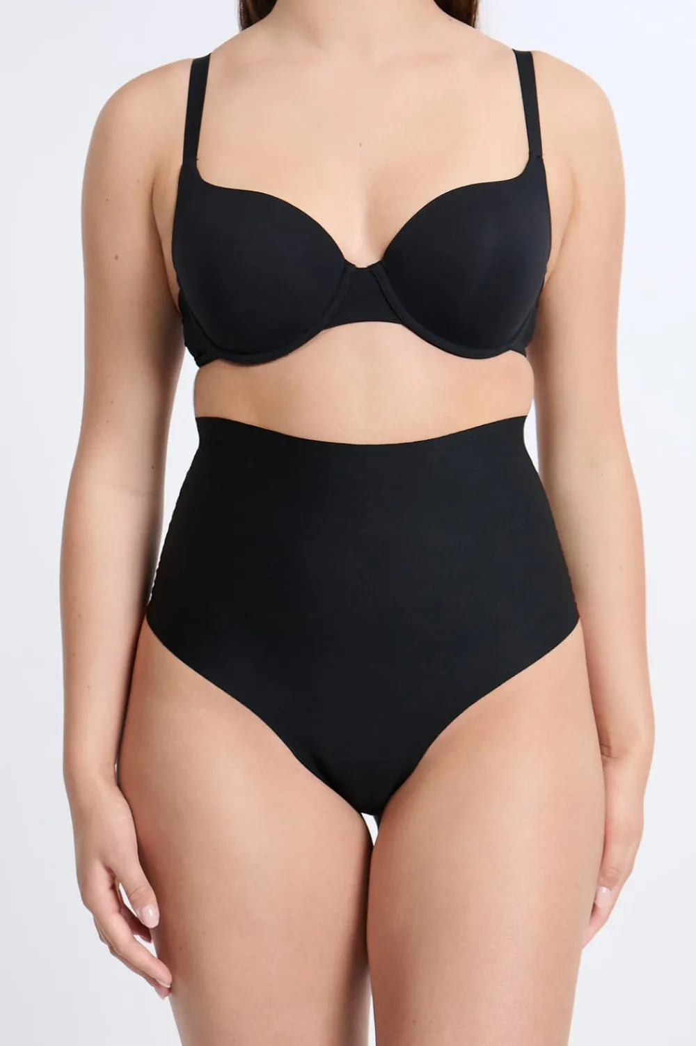 Online ETAM Tanga moldeador - fuerte sujeción NEGRO