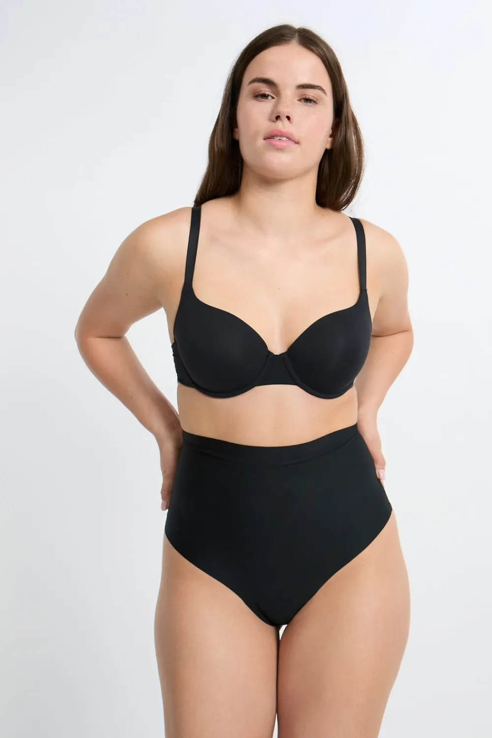 Online ETAM Tanga moldeador - fuerte sujeción NEGRO