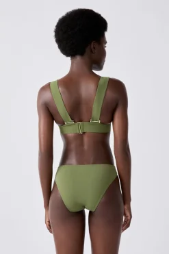 New ETAM Top bikini triángulo La modelo mide 1,77 m y lleva una talla S