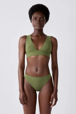 New ETAM Top bikini triángulo La modelo mide 1,77 m y lleva una talla S