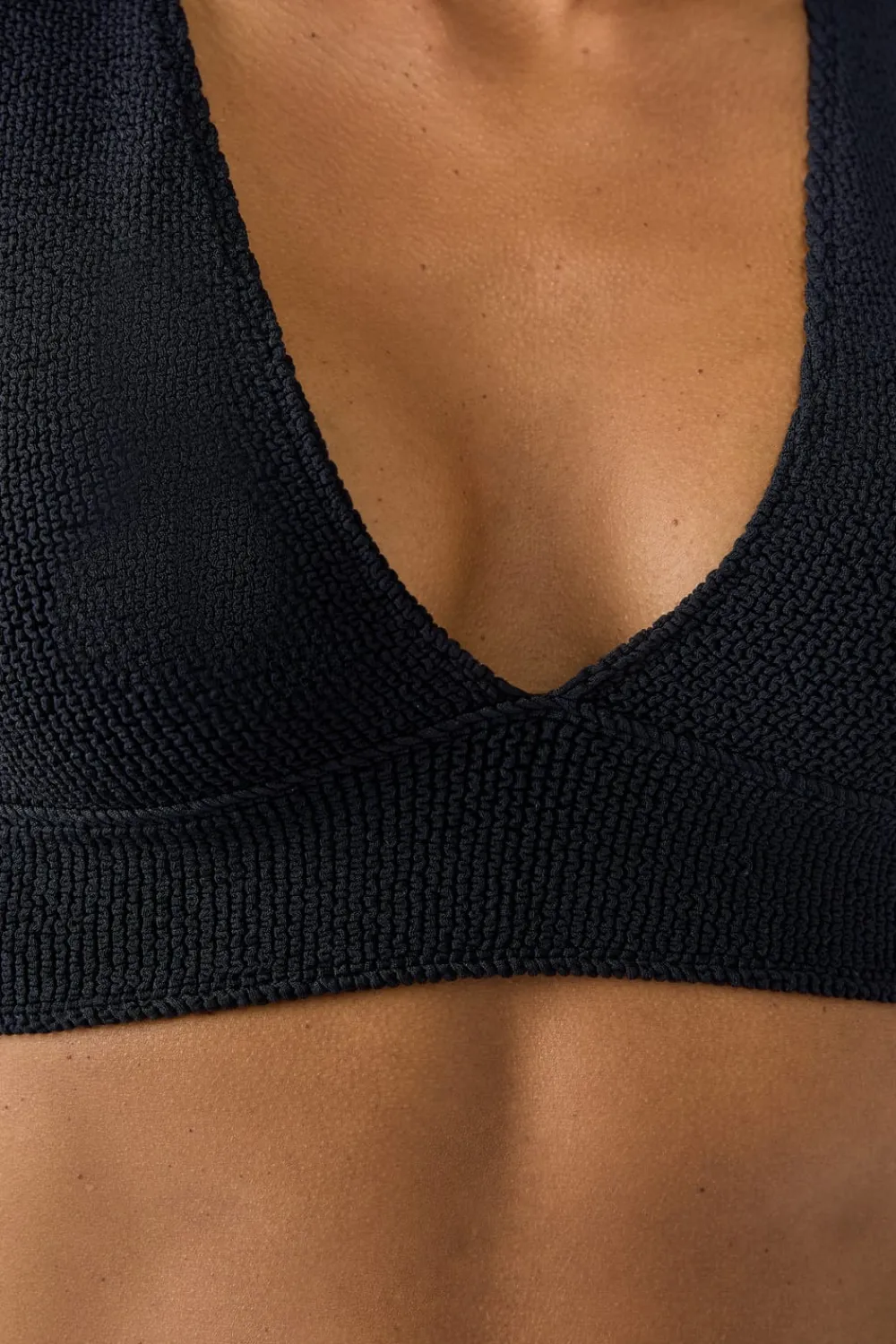 Online ETAM Top bikini triángulo en material elástico NEGRO