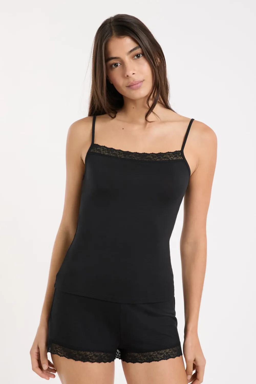 Online ETAM Top con detalles de encaje NEGRO