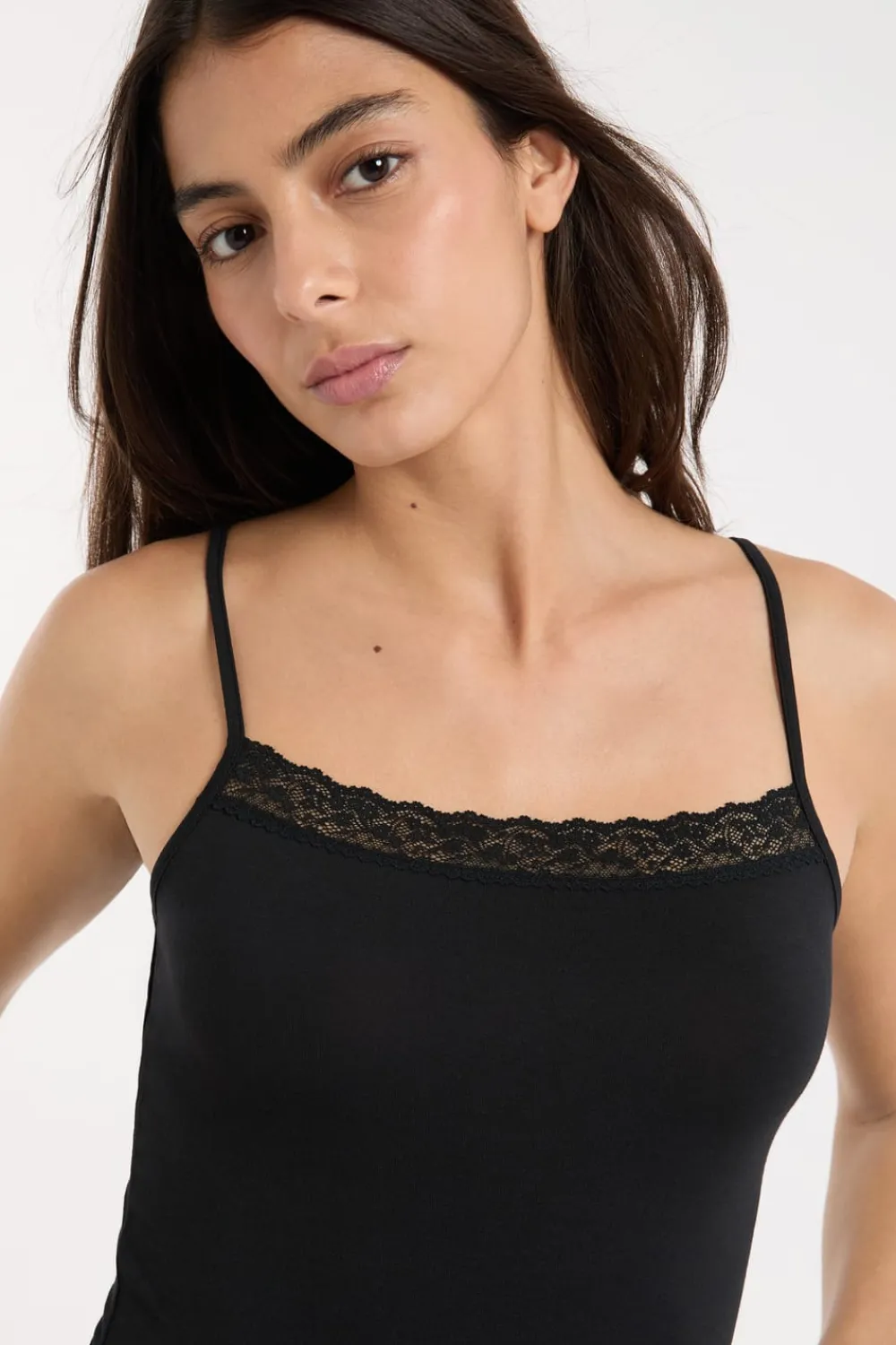 Online ETAM Top con detalles de encaje NEGRO