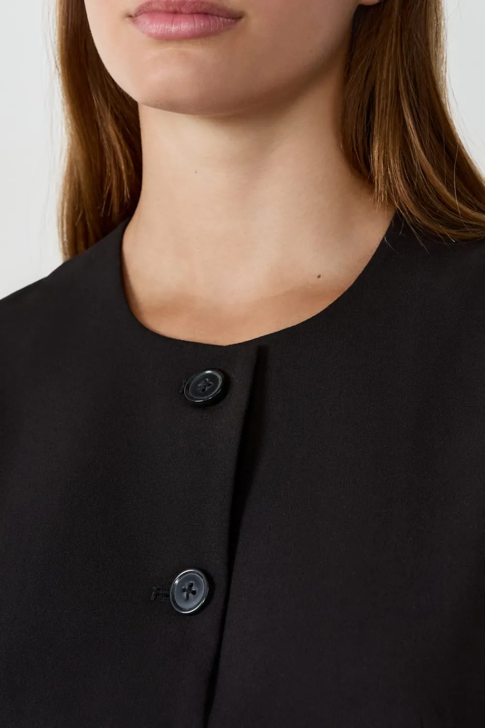 Online ETAM Top corto sin mangas con botones NEGRO