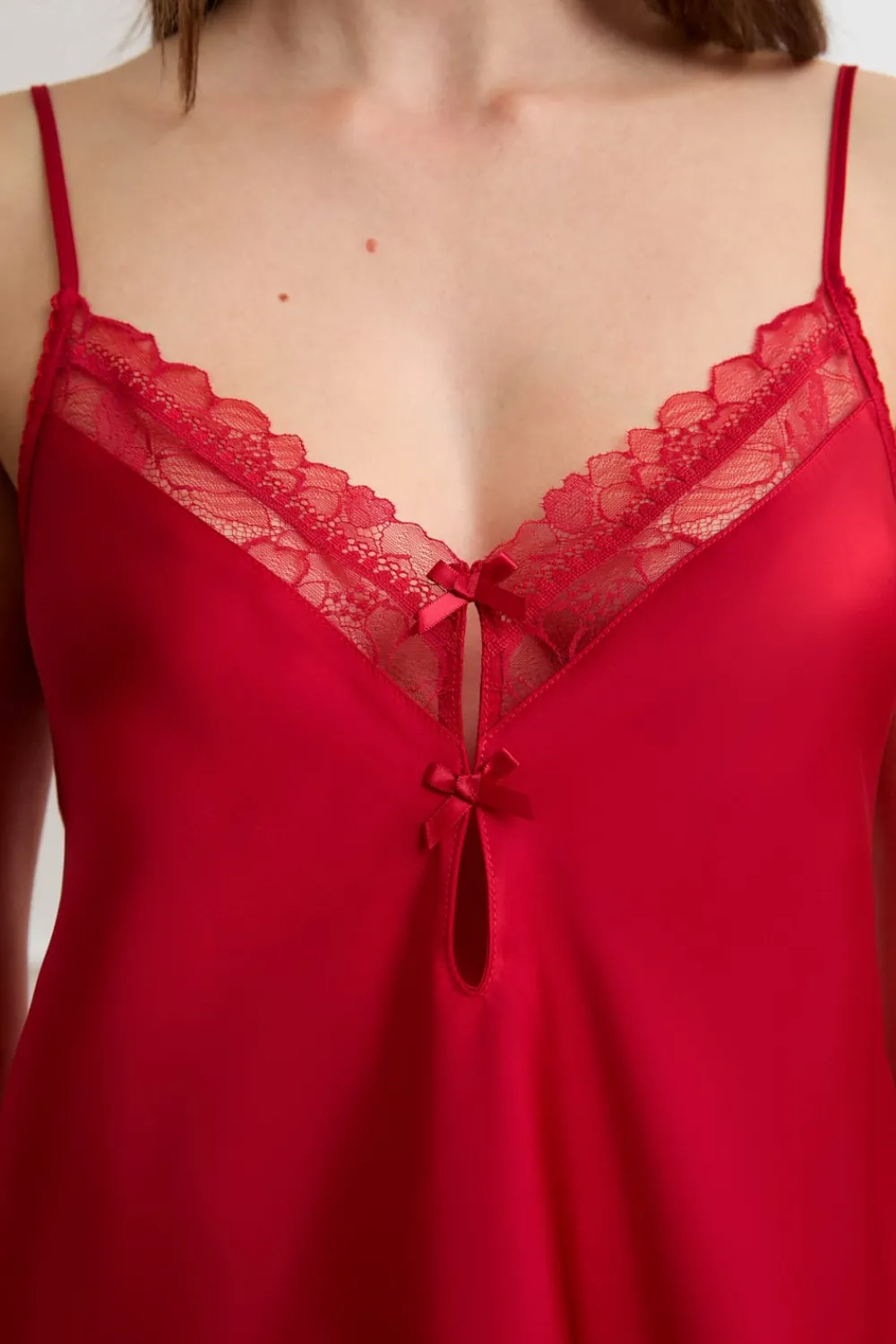 Discount ETAM Top de satén con lazos ROJO