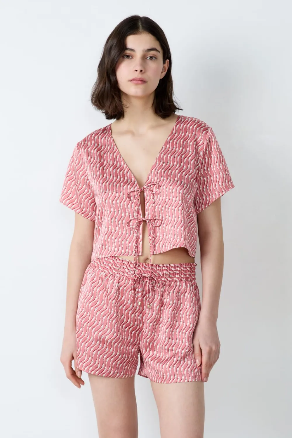 ETAM Top satinado con lazos ESTAMPADO